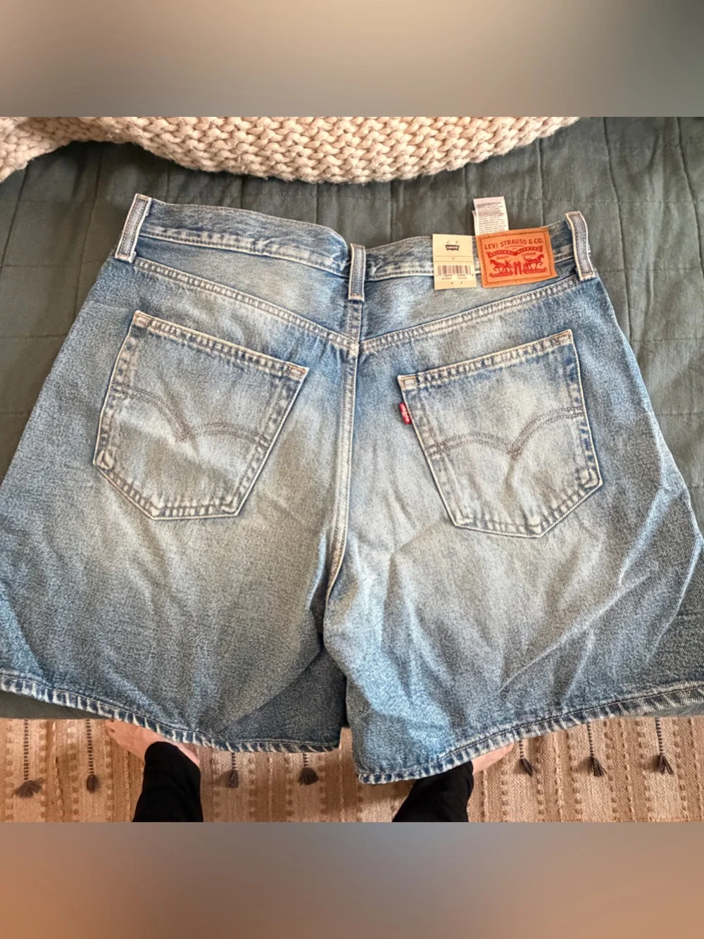 Levis nwt color